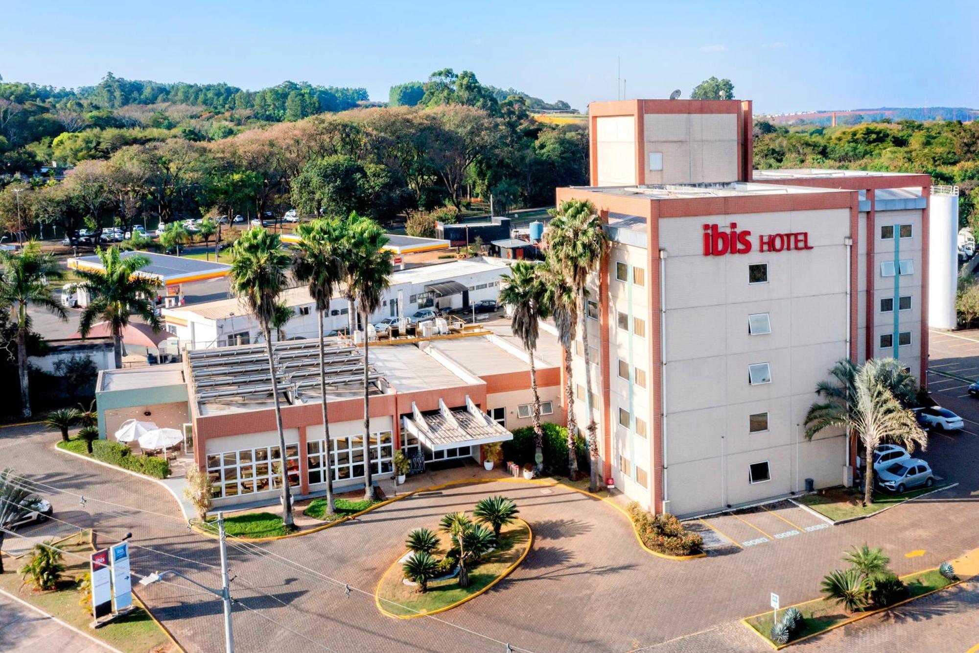 ホテル Ibis ピラシカーバ エクステリア 写真