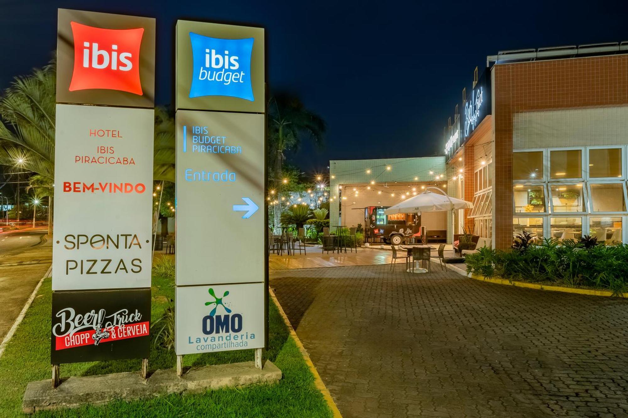 ホテル Ibis ピラシカーバ エクステリア 写真